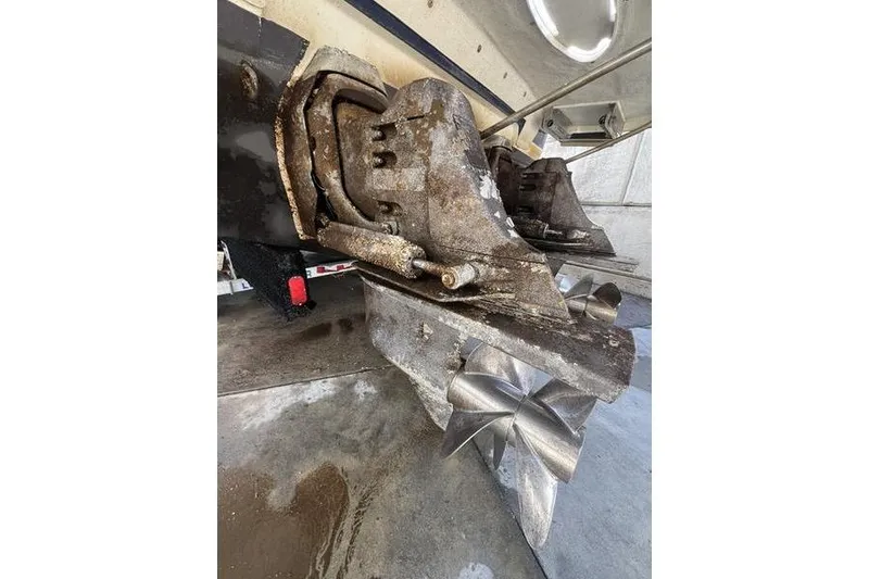Slide: The Image of 2005 Larson Cabrio 290 boat propeller and stern drive, showing wear and corrosion. - 10