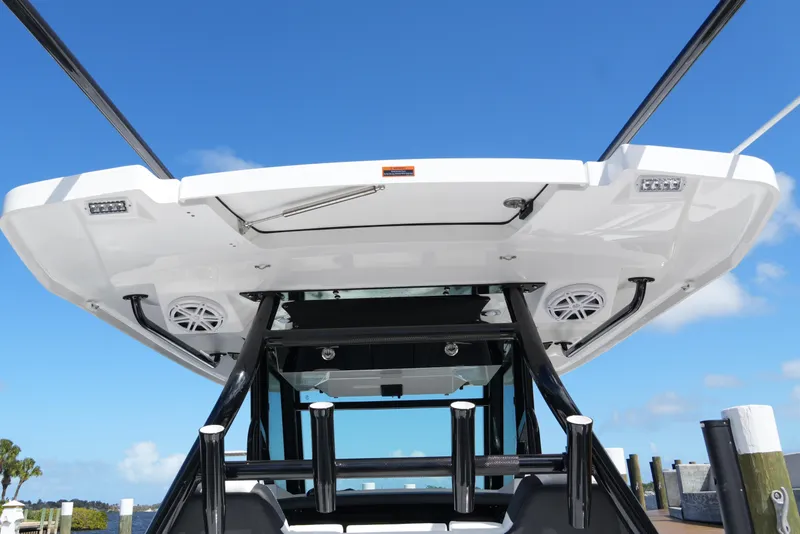 Slide: The Image of Blackfin 332 CC 2026 boat roof with speakers and blue sky. - 45