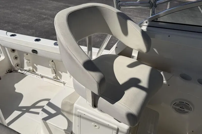 Slide: The Image of 2005 Triton 2486 CC boat seat, white upholstery, cockpit view. - 10