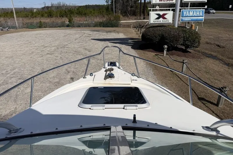 Slide: The Image of 2005 Triton 2486 CC boat bow view with Yamaha signage in background. - 18