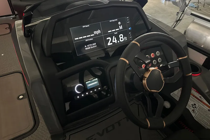 Slide: The Image of 2026 Evotti 725 QL with Mercury 300 V8 engine in a garage setting. - 3