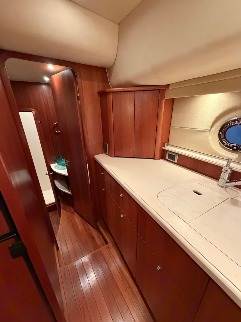 Slide: The Image of Tiara 4300 Sovran 2006 - 10