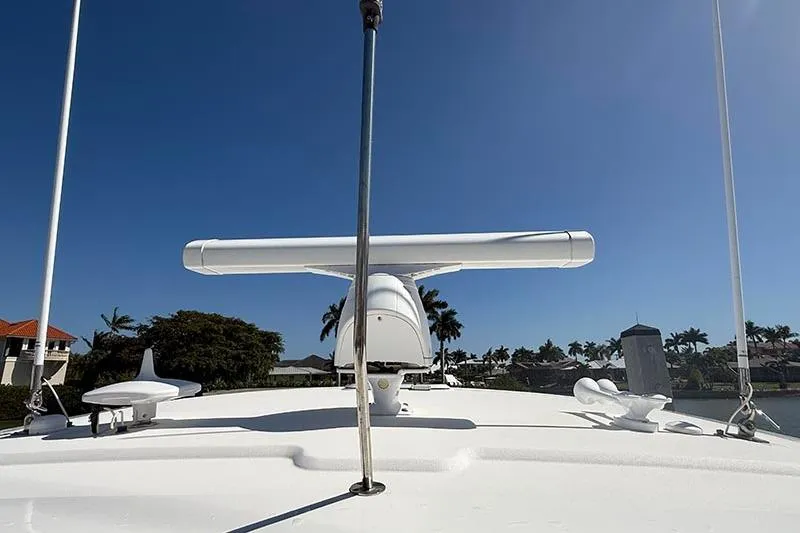 Slide: The Image of 2008 Tiara Yachts 3900 Sovran radar equipment under clear blue sky. - 50