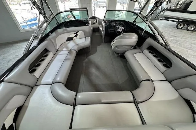 Slide: The Image of 2007 Calabria CAL AIR PRO V boat interior with spacious seating and modern design. - 5