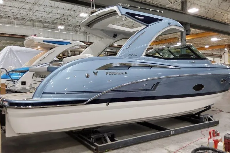 Slide: The Image of 2022 Formula 350 Crossover Bowrider in a showroom, showcasing sleek design and modern features. - 4