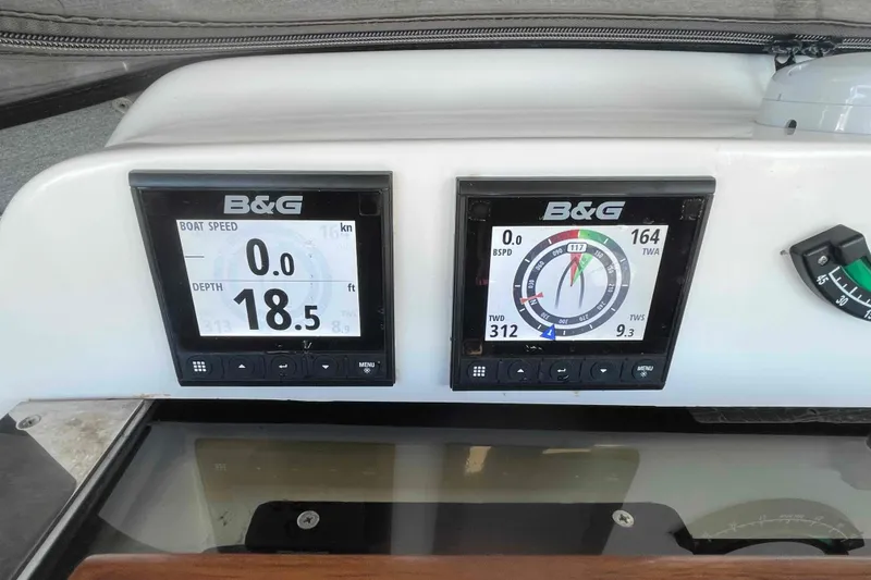 Slide: The Image of B&G navigation display on 2003 Hunter 426 Deck Salon, showing boat speed and depth. - 56