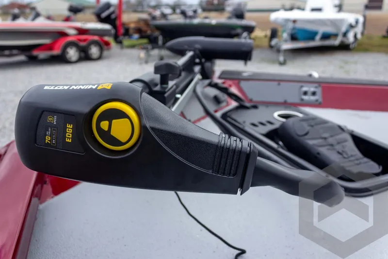 Slide: The Image of Trolling motor on 2026 Vexus Defender 189 boat, featuring Minn Kota Edge control. - 17