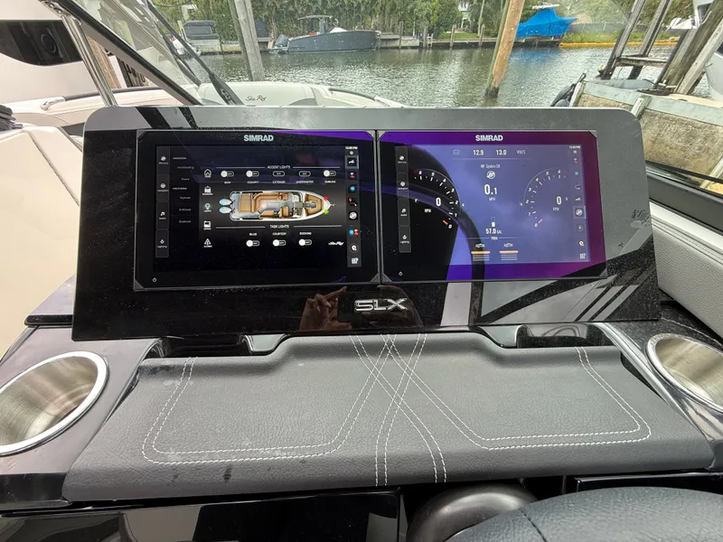 Slide: The Image of Sea Ray SLX 280 Outboard 2026 - 21