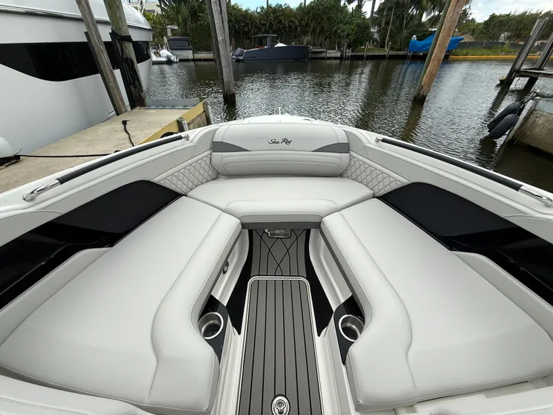 Slide: The Image of Sea Ray SLX 280 Outboard 2026 - 28