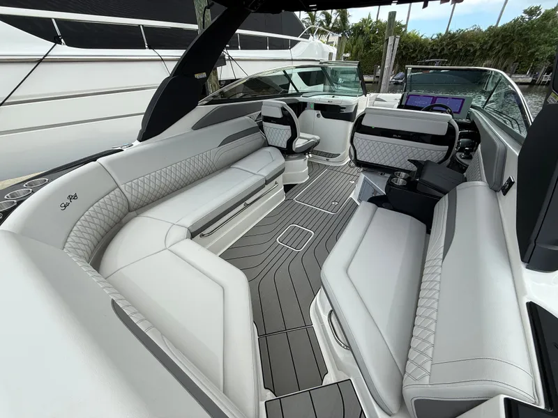 Slide: The Image of Sea Ray SLX 280 Outboard 2026 - 18
