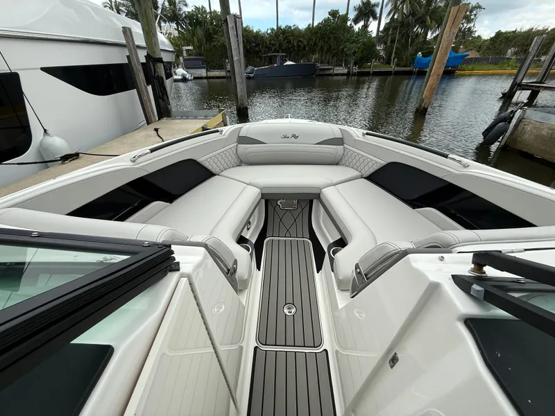 Slide: The Image of Sea Ray SLX 280 Outboard 2026 - 27