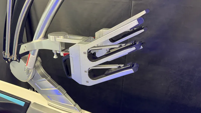 Slide: The Image of MasterCraft X24 2019 - 106