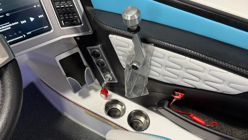 Slide: The Image of MasterCraft X24 2019 - 72