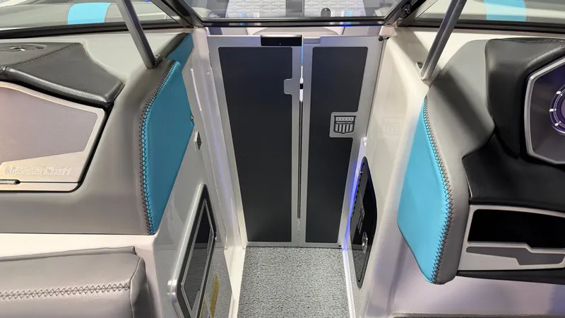 Slide: The Image of MasterCraft X24 2019 - 85