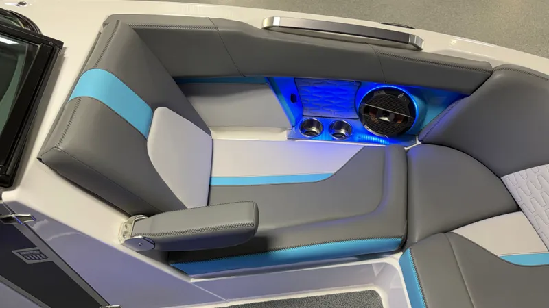 Slide: The Image of MasterCraft X24 2019 - 89