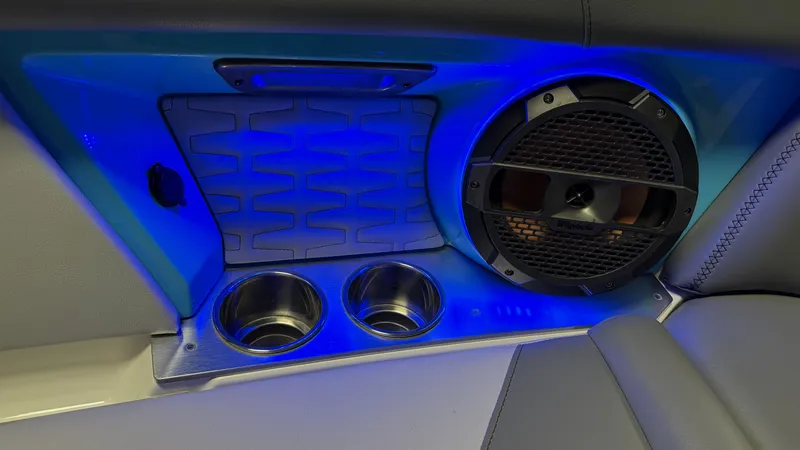 Slide: The Image of MasterCraft X24 2019 - 90