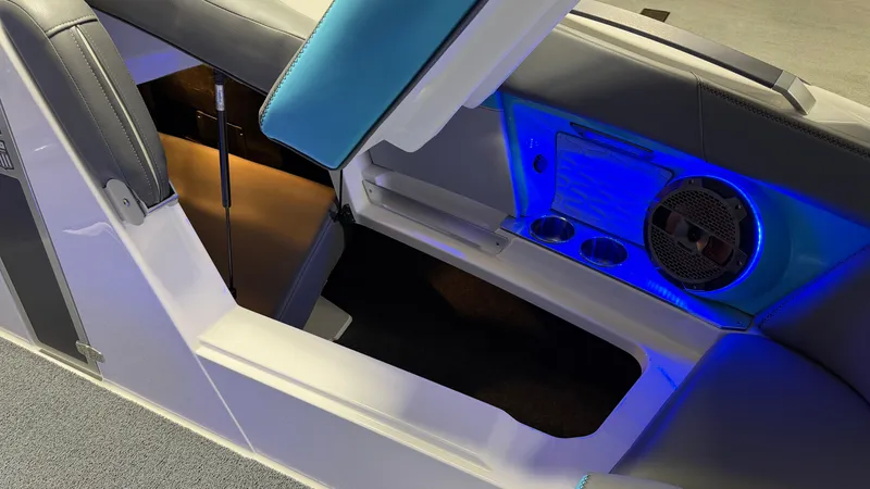 Slide: The Image of MasterCraft X24 2019 - 92