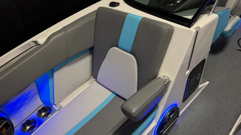 Slide: The Image of MasterCraft X24 2019 - 96