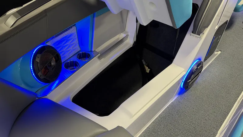 Slide: The Image of MasterCraft X24 2019 - 98