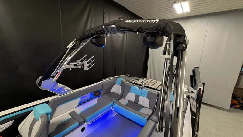 Slide: The Image of MasterCraft X24 2019 - 99