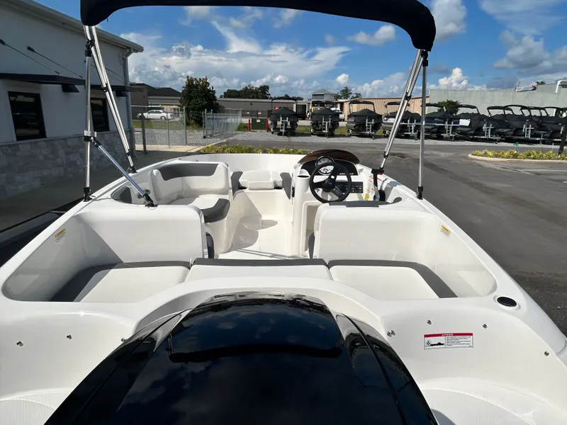 Slide: The Image of Bayliner E16LE 2025 - 13