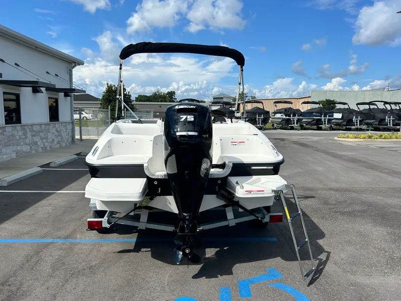 Slide: The Image of Bayliner E16LE 2025 - 5