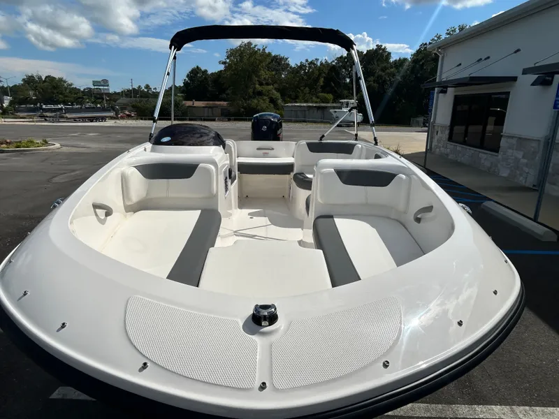 Slide: The Image of Bayliner E16LE 2025 - 9