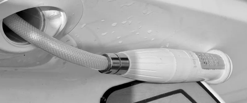 Slide: The Image of Water hose connection on a 2020 Sea Ray SLX 280 boat. - 28