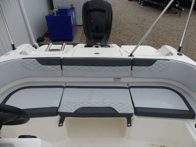 Slide: The Image of Bayliner Element M17 2022 - 12