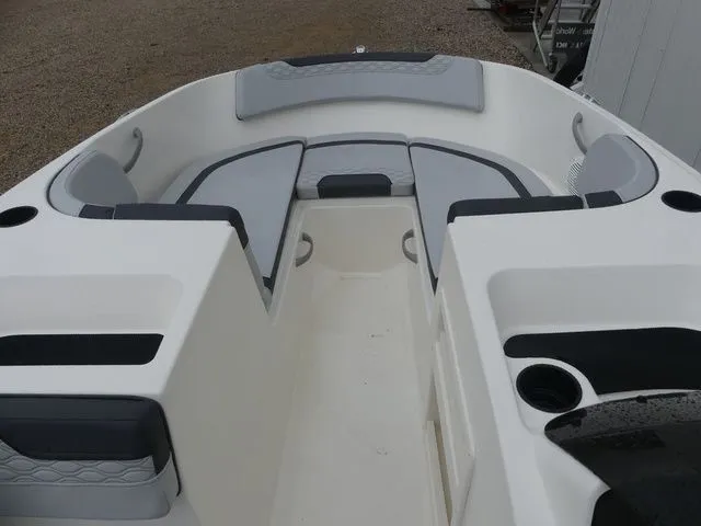 Slide: The Image of Bayliner Element M17 2022 - 15