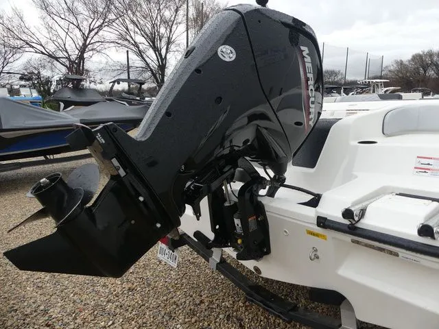 Slide: The Image of Bayliner Element M17 2022 - 6