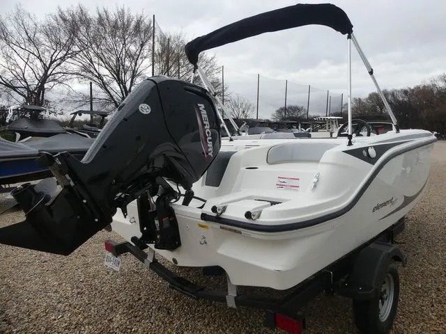 Slide: The Image of Bayliner Element M17 2022 - 7