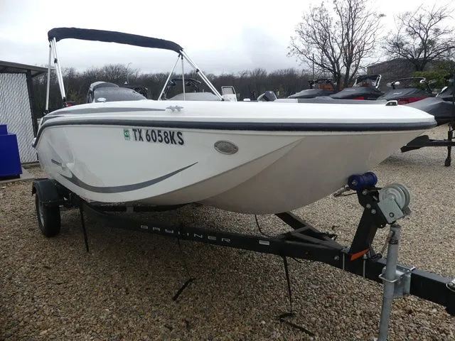 Slide: The Image of Bayliner Element M17 2022 - 8