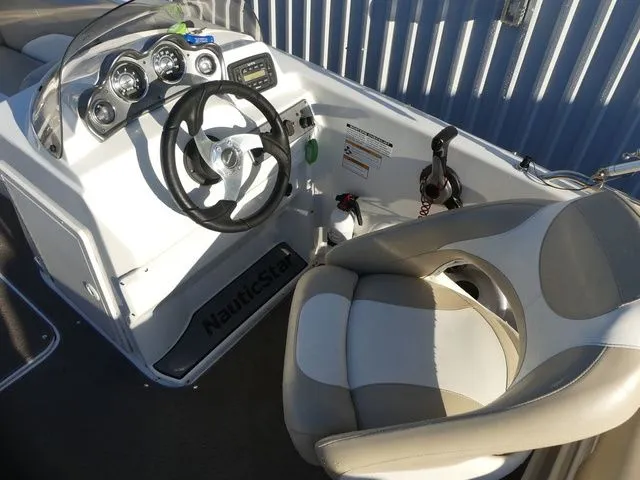 Slide: The Image of NauticStar 203 SC 2016 - 13