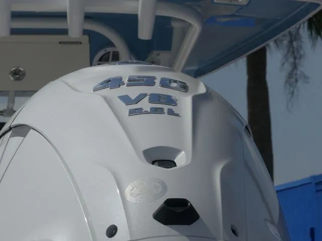 Slide: The Image of Robalo 266 Cayman 2026 - 10