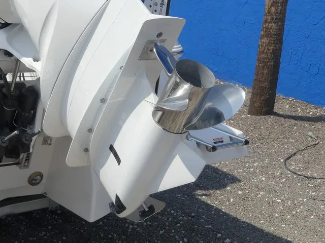 Slide: The Image of Robalo 266 Cayman 2026 - 11