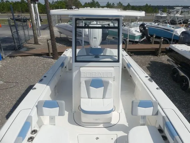 Slide: The Image of Robalo 266 Cayman 2026 - 14