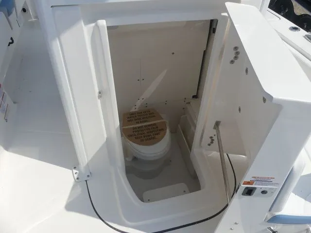 Slide: The Image of Robalo 266 Cayman 2026 - 15