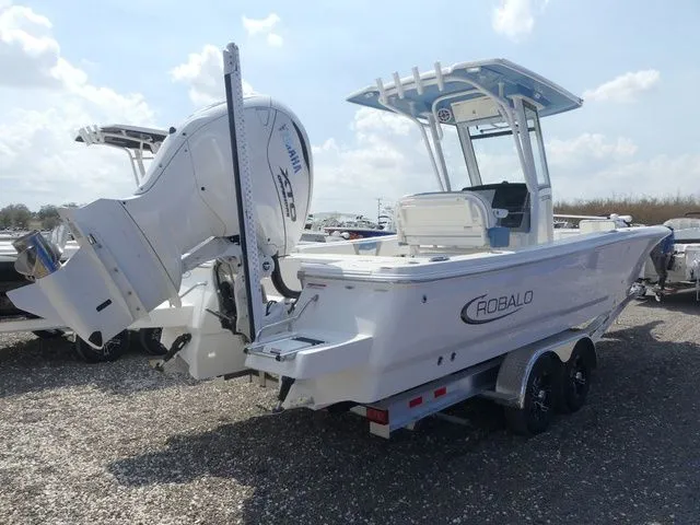 Slide: The Image of Robalo 266 Cayman 2026 - 4