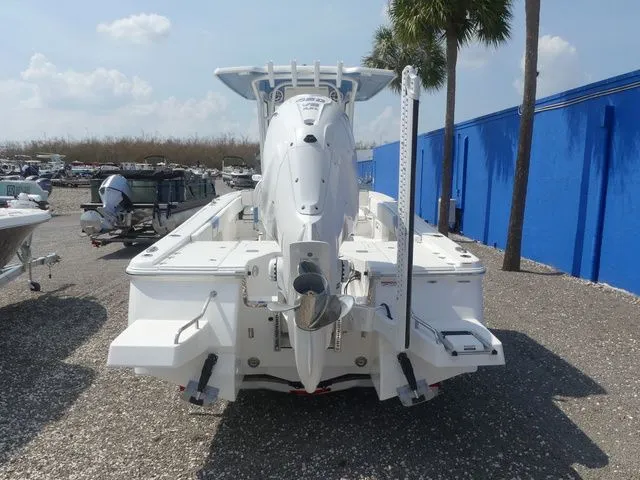 Slide: The Image of Robalo 266 Cayman 2026 - 5