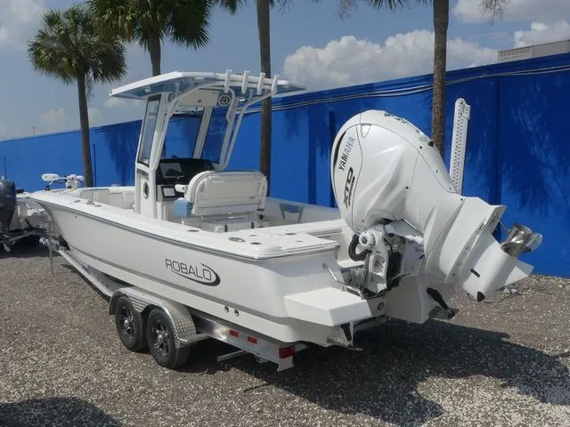 Slide: The Image of Robalo 266 Cayman 2026 - 6