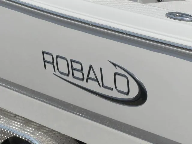 Slide: The Image of Robalo 266 Cayman 2026 - 7