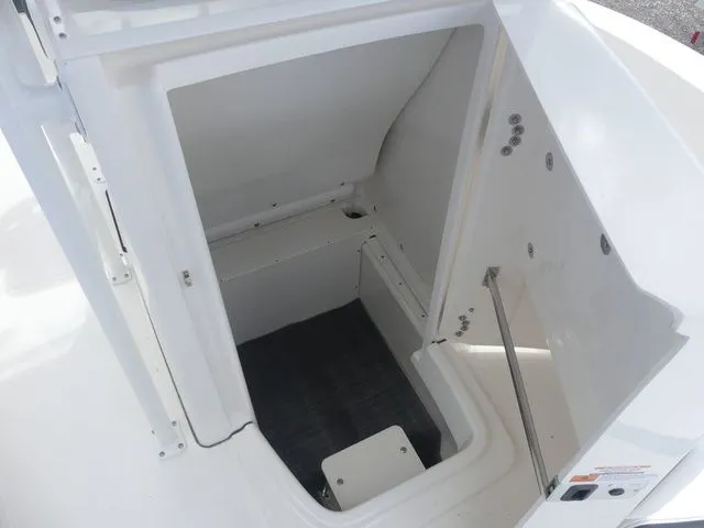 Slide: The Image of Robalo R180 Center Console 2026 - 14