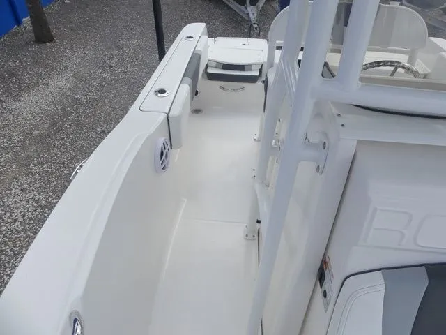 Slide: The Image of Robalo R180 Center Console 2026 - 15