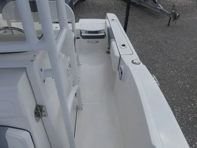 Slide: The Image of Robalo R180 Center Console 2026 - 16