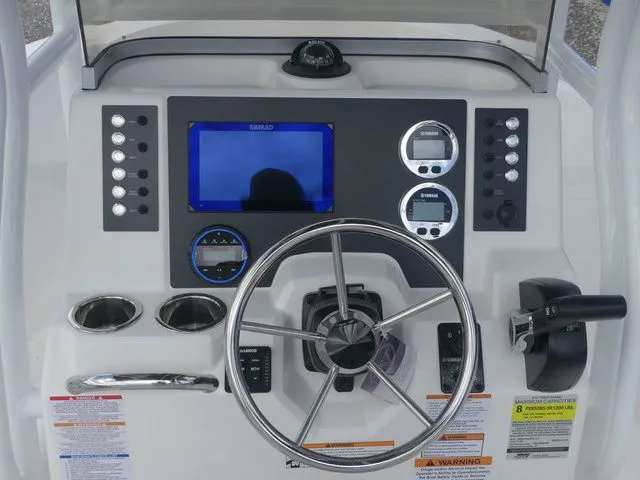 Slide: The Image of Robalo R180 Center Console 2026 - 18