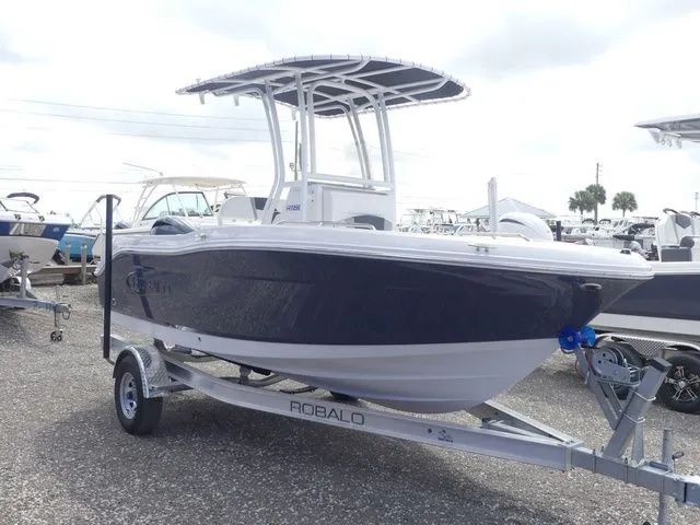 Slide: The Image of Robalo R180 Center Console 2026 - 3