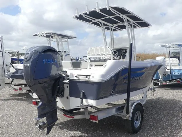 Slide: The Image of Robalo R180 Center Console 2026 - 4