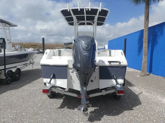Slide: The Image of Robalo R180 Center Console 2026 - 5