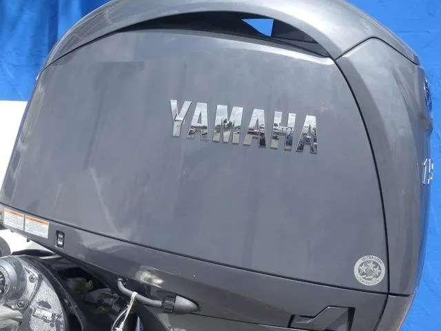 Slide: The Image of Robalo R180 Center Console 2026 - 9